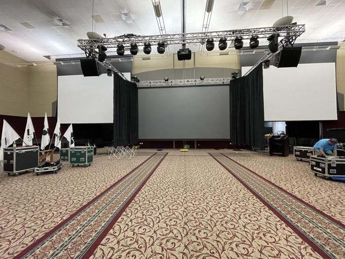 Truss and screen load-in for a large ballroom